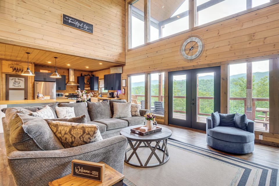 House (5 Bedrooms) | Interior