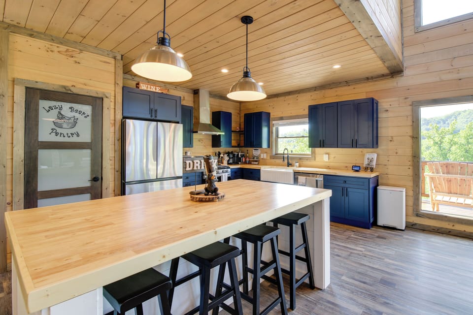 House (5 Bedrooms) | Interior