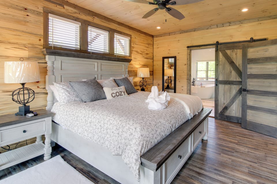 House (5 Bedrooms) | Interior