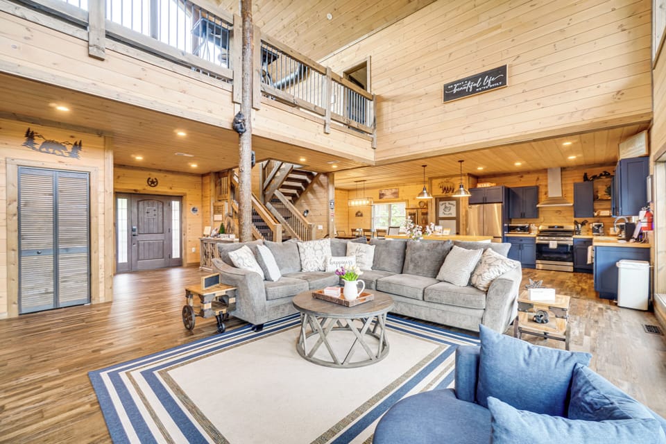 House (5 Bedrooms) | Interior