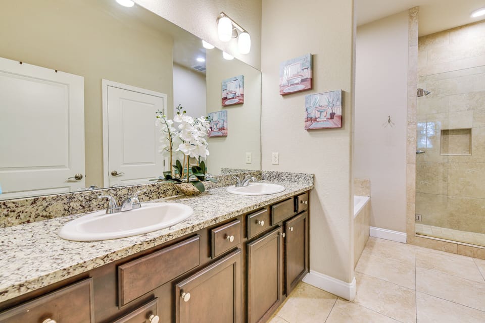 Miramar Beach Condo w/ Pool - Walk to Beach! Apartment in Miramar Beach