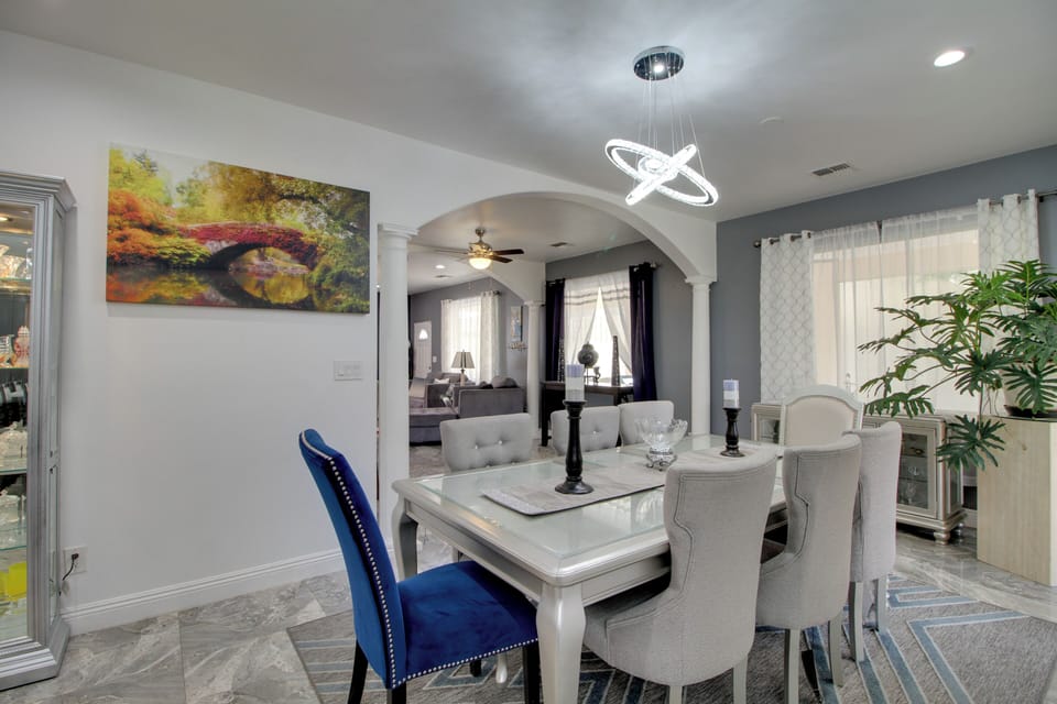 House (5 Bedrooms) | Interior
