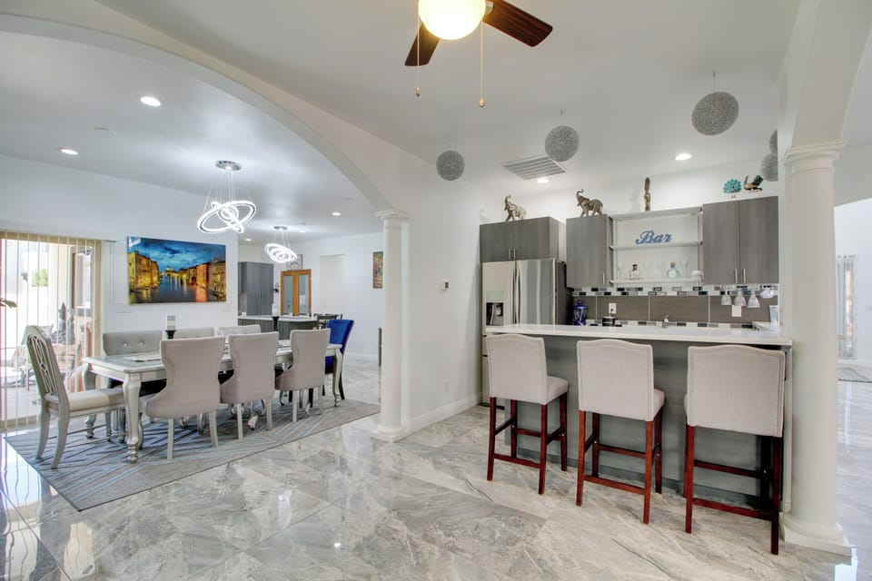 House (5 Bedrooms) | Interior
