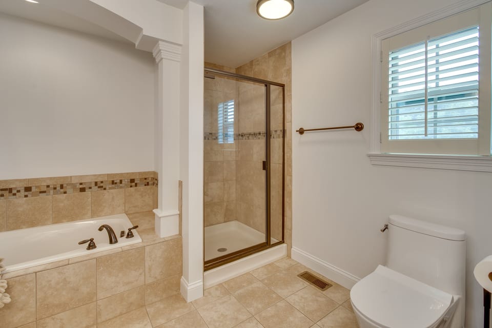 Prime Peoria Retreat w/ Deck & Fireplace! Cottage in Peoria