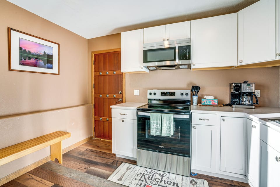 House (5 Bedrooms) | Interior