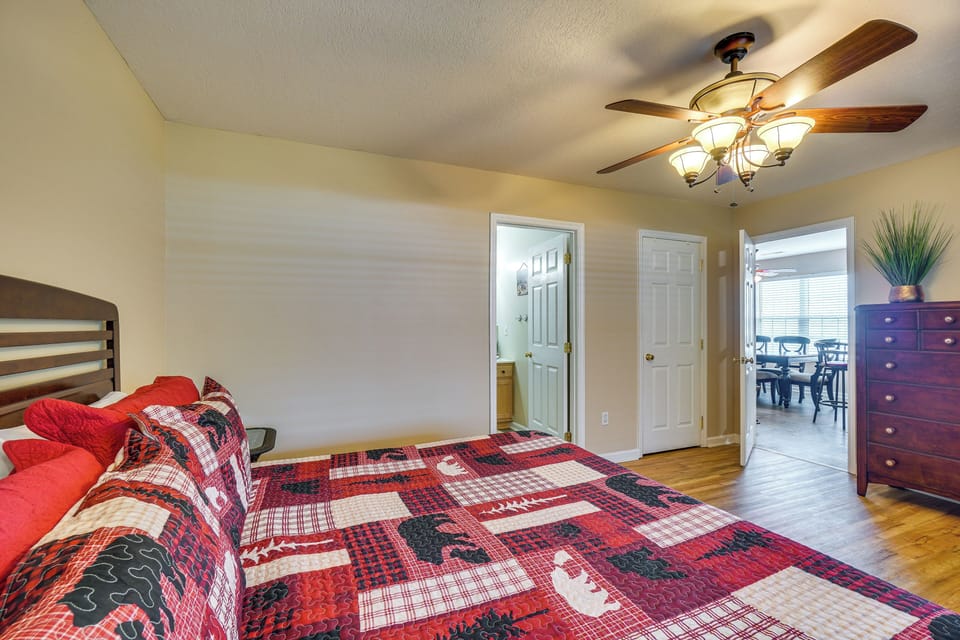 Pigeon Forge Home w/ Screened Porch, 3 Mi to Town! Cottage in Pigeon Forge