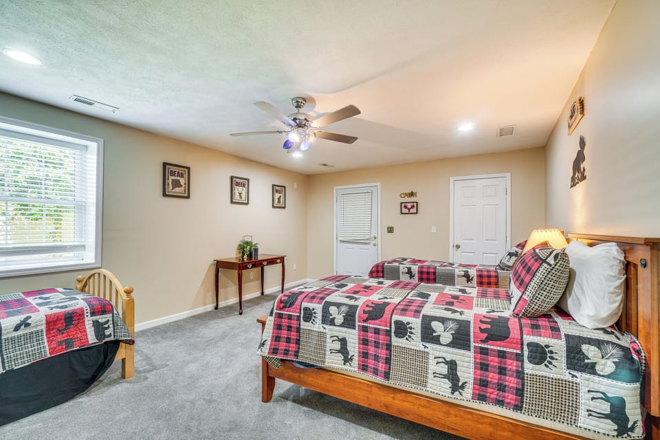 Pigeon Forge Home w/ Screened Porch, 3 Mi to Town! Cottage in Pigeon Forge