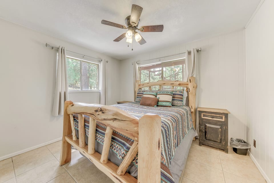 Pet-friendly Ruidoso Escape w/ Spacious Deck! Cottage in Ruidoso