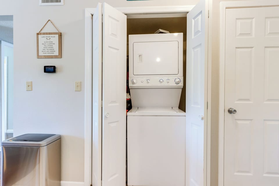Walk to Pool + Lake: Cozy Osage Beach Condo Apartment in Osage Beach