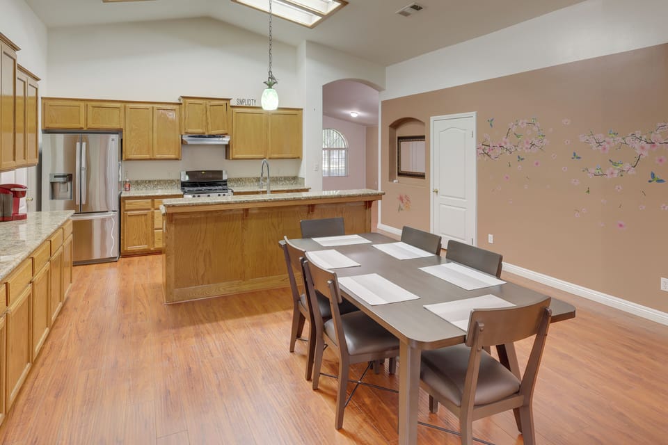 House (5 Bedrooms) | Interior