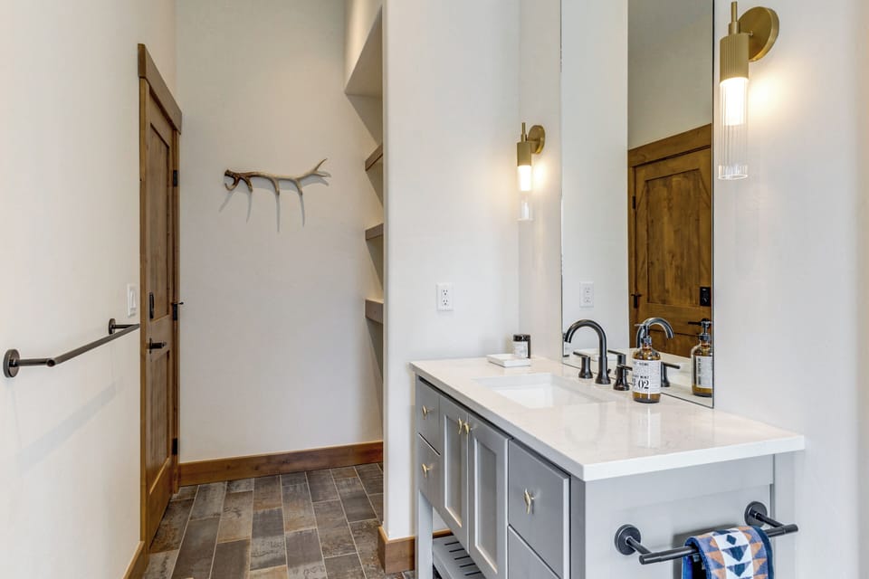 Mountain Views: Luxurious Grand Lake Escape! Cottage in Grand Lake