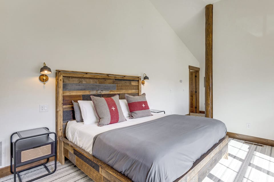 Mountain Views: Luxurious Grand Lake Escape! Cottage in Grand Lake
