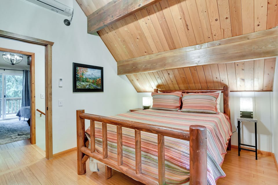 Peaceful Mt. Hood Cabin w/ Hot Tub & Fire Pit! Cottage in Mount Hood Village