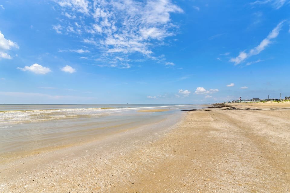 Ocean-view Balcony! Coastal Haven in Crystal Beach Cottage in Bolivar Peninsula