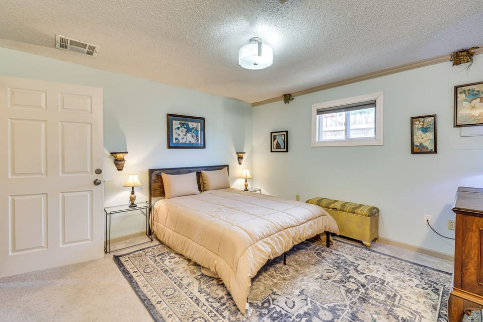 Eureka Springs Rental - Walk to Downtown! Cottage in Eureka Springs