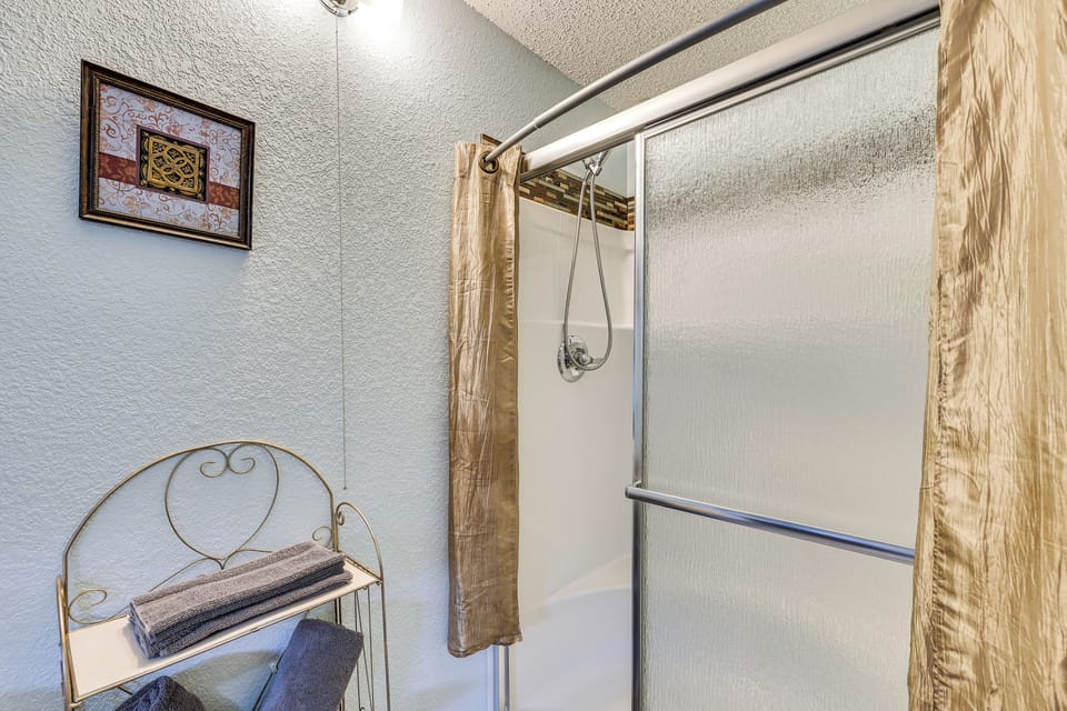Eureka Springs Rental - Walk to Downtown! Cottage in Eureka Springs