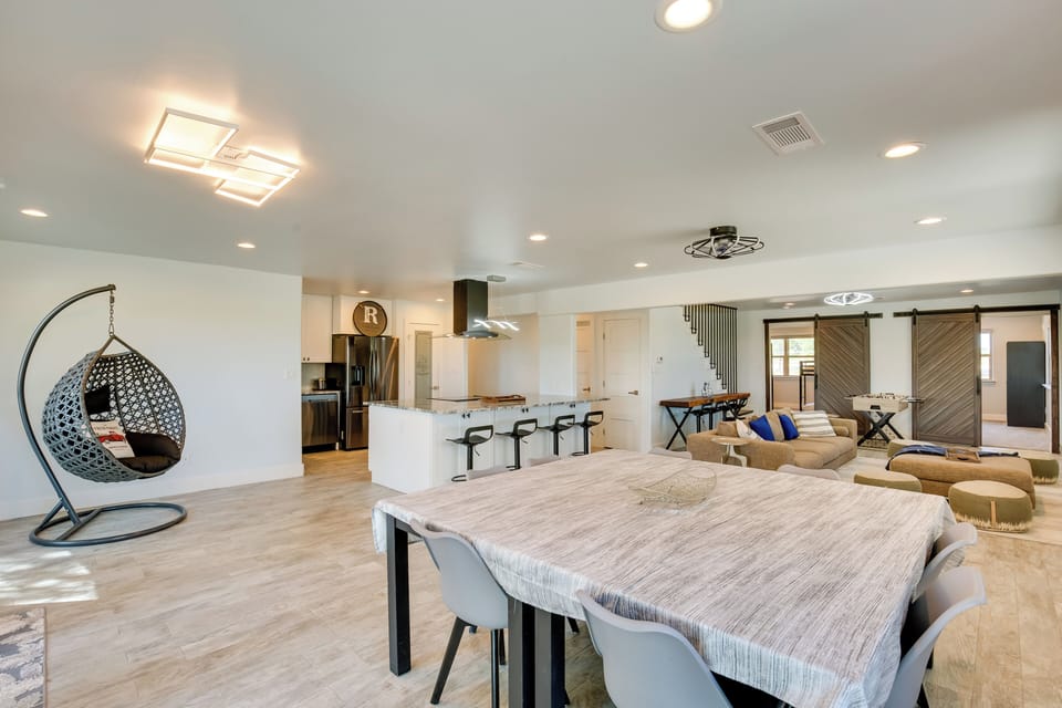 House (6 Bedrooms) | Interior