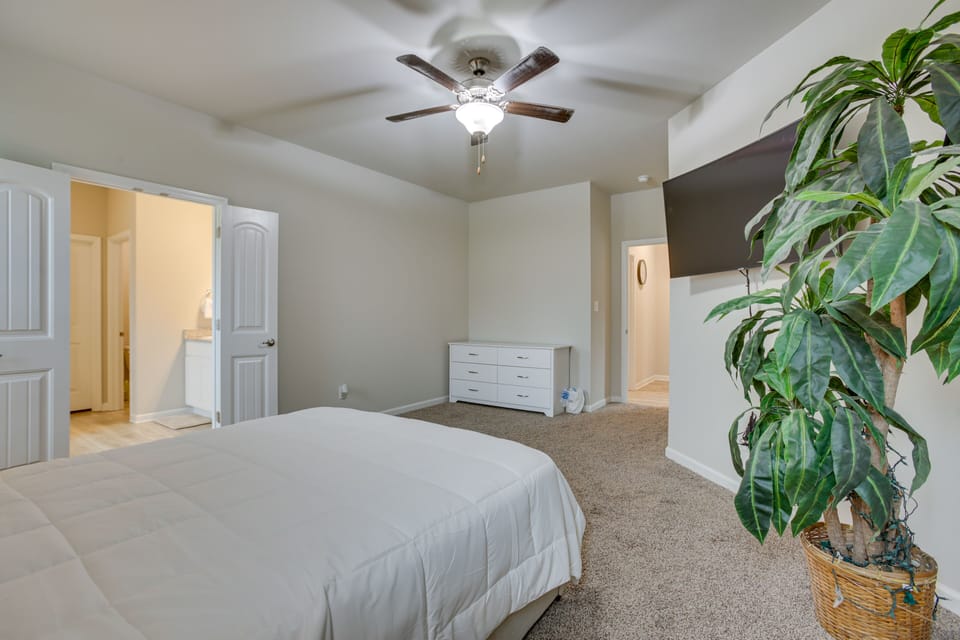 Baton Rouge Vacation Rental: 5 Mi to Lsu! Cottage in Baton Rouge