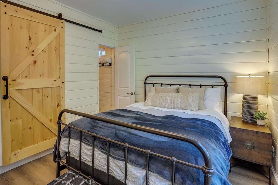 Lake Life Escape! Stunning Big Bear Cabin Cottage in Southern California