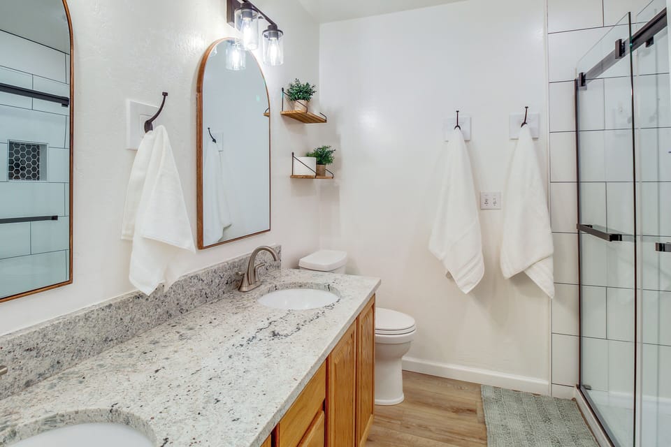 Walk to City Park: Family-friendly Show Low Home Cottage in Show Low