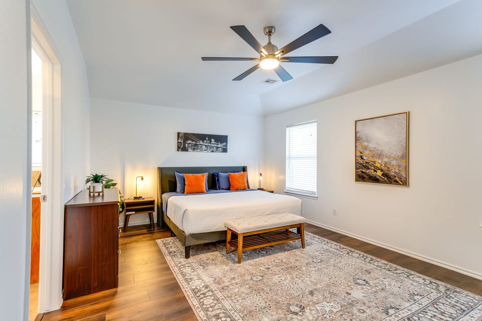 Updated Oklahoma City Home ~ 11 Mi to Bricktown! Cottage in Oklahoma City