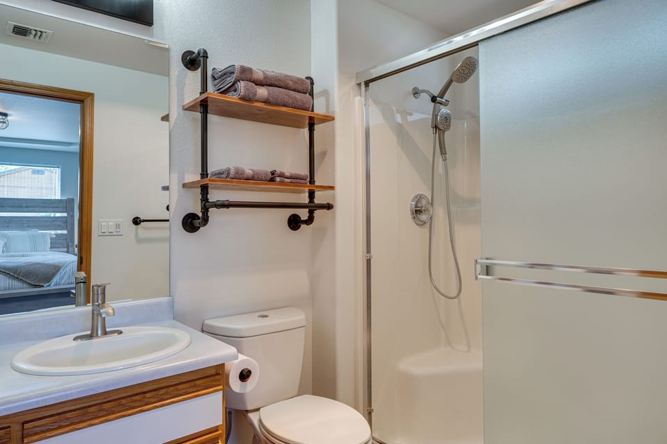 Charming Rogue Valley Home in Central Point! Cottage in Central Point