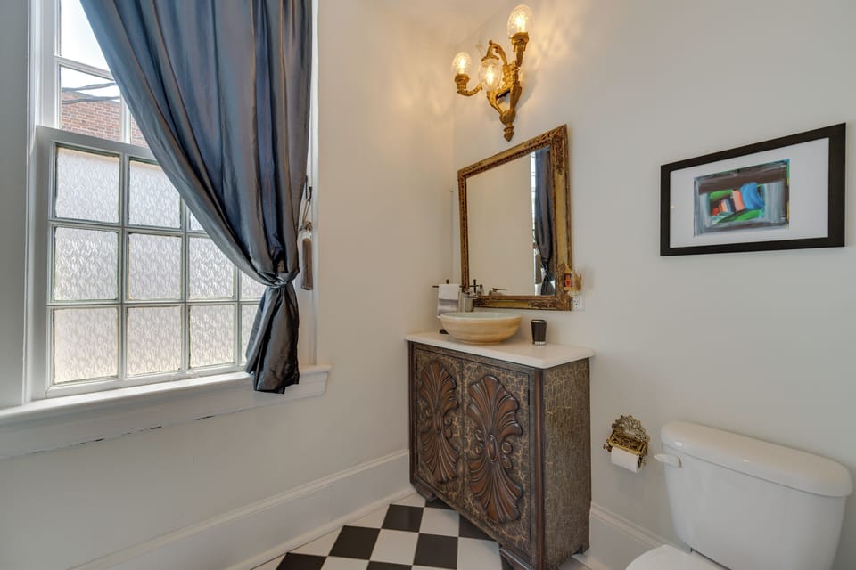 Downtown Winston-salem Condo w/ Private Library! Apartment in Winston-Salem