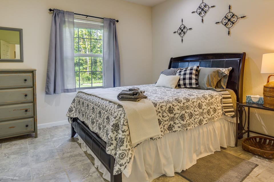 Charming Gravois Mills Escape w/ Private Backyard! Cottage in Lake of the Ozarks