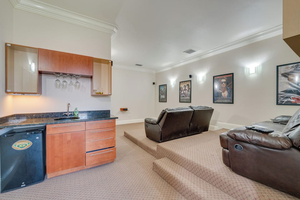 House (5 Bedrooms) | Interior