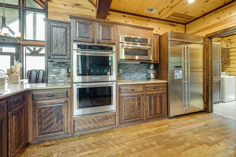 House (5 Bedrooms) | Private kitchen | Microwave, oven, stovetop, dishwasher