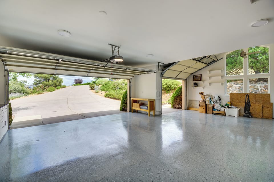 House (5 Bedrooms) | Interior