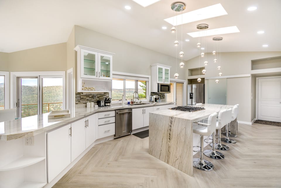House (5 Bedrooms) | Interior