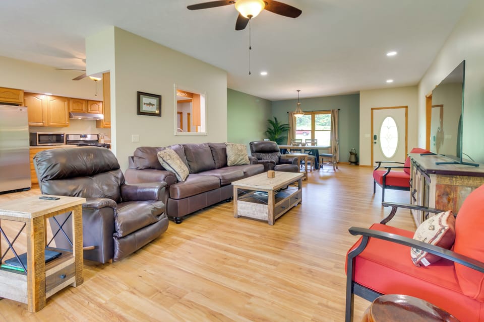 House (3 Bedrooms) | Interior