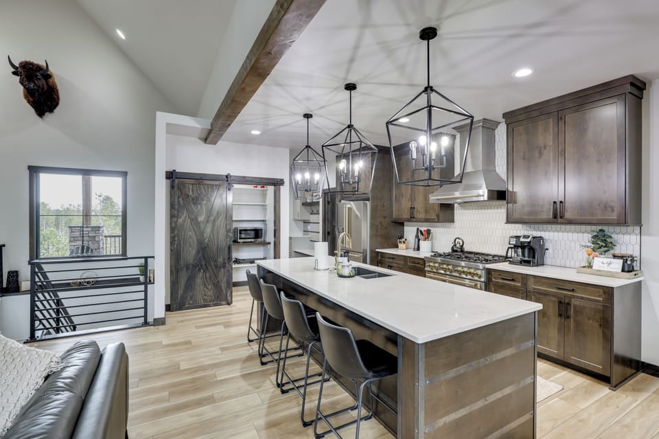 House (5 Bedrooms) | Interior