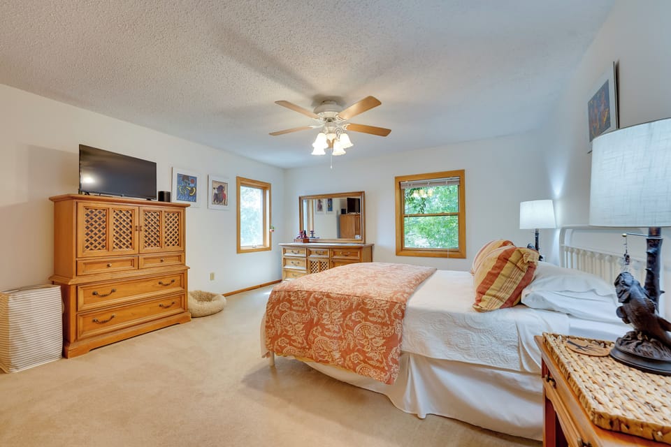 1902 Adirondack Lake House: Screened Porch & Views Cottage in Queensbury