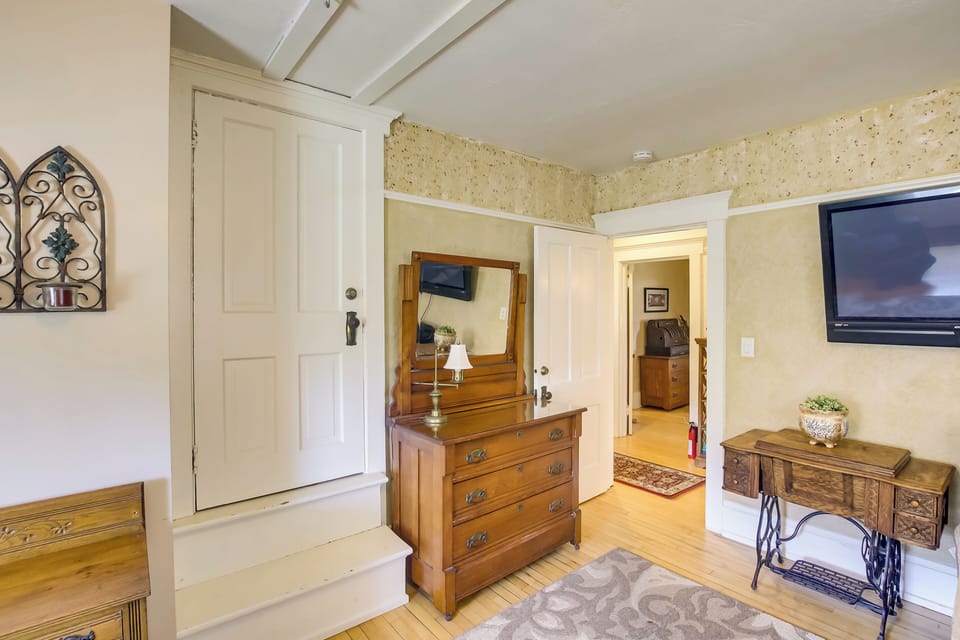 House (5 Bedrooms) | Interior