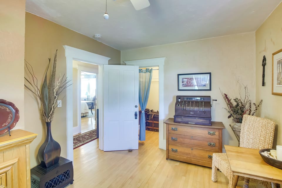 House (5 Bedrooms) | Interior