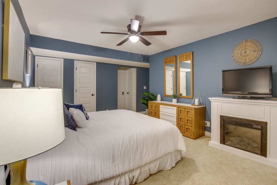 Lake Views · Boat Slip · 3BR Condo Sleeps 6 Apartment in Village Four Seasons