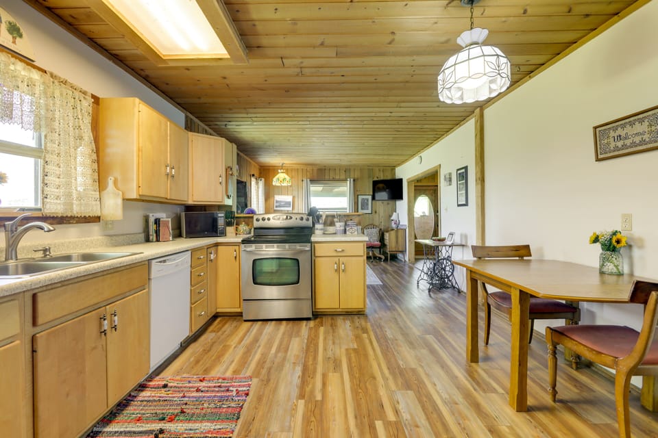 House (3 Bedrooms) | Interior