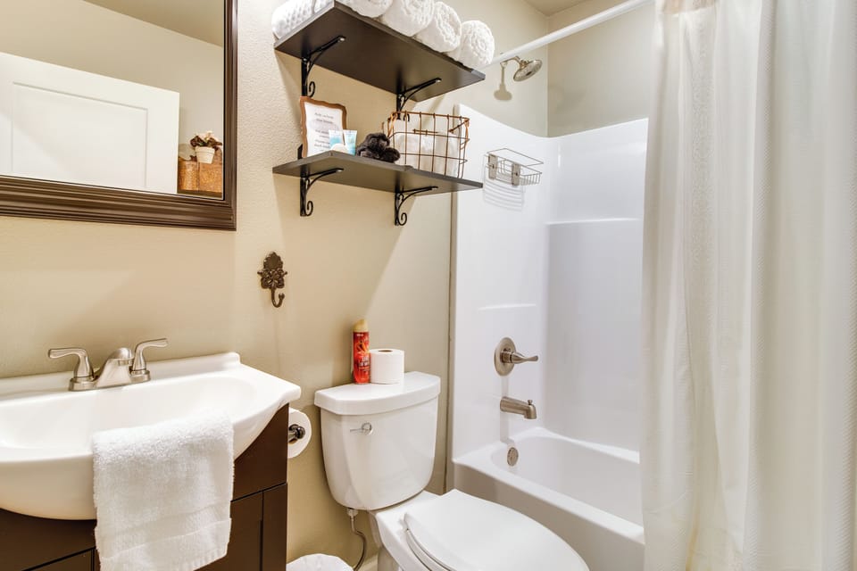 Updated Cotter Cottage: Walk to White River! Cottage in Cotter
