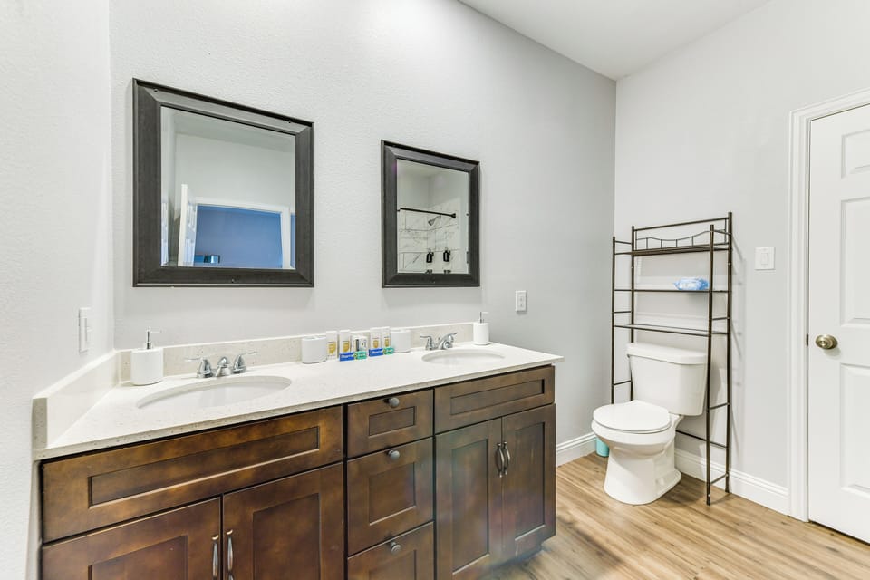 Texas Family Home w/ Hot Tub: 1 Mi to Lake Whitney Cottage in Texas