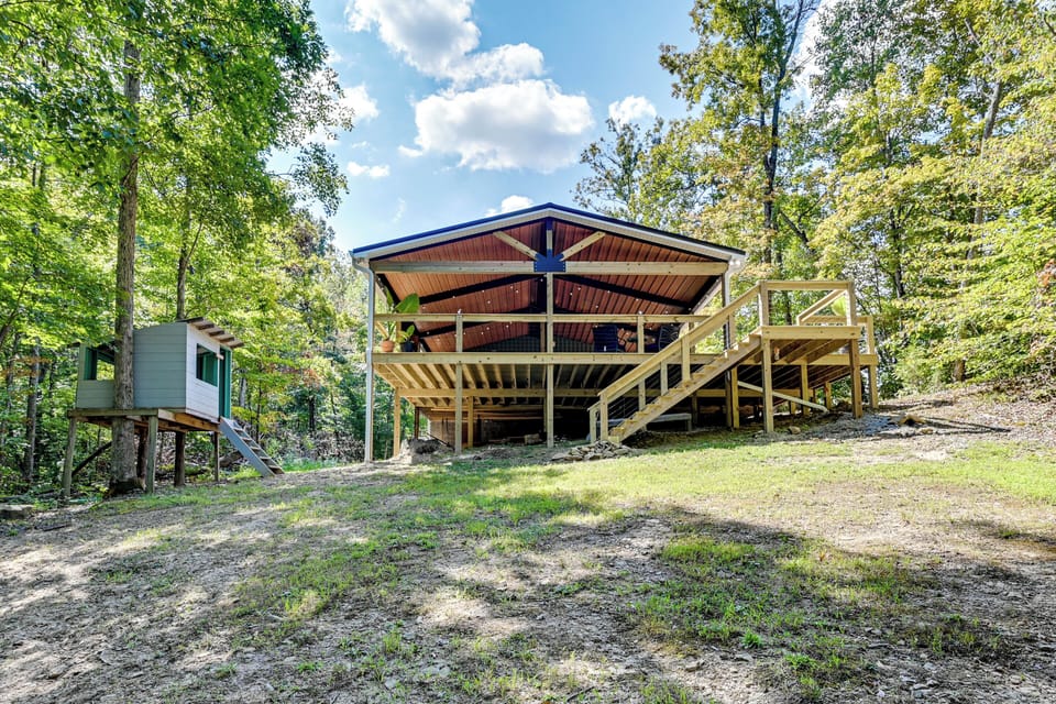 Luxe Kentucky Cabin Rental ~ 36 Mi to Mammoth Cave Cottage in Nolin Lake