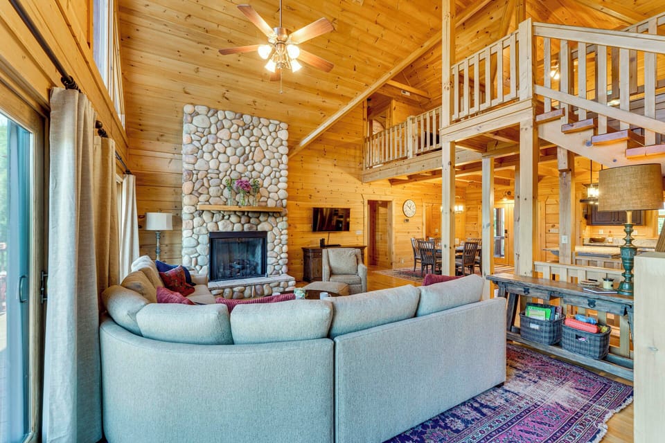 House (6 Bedrooms) | Interior