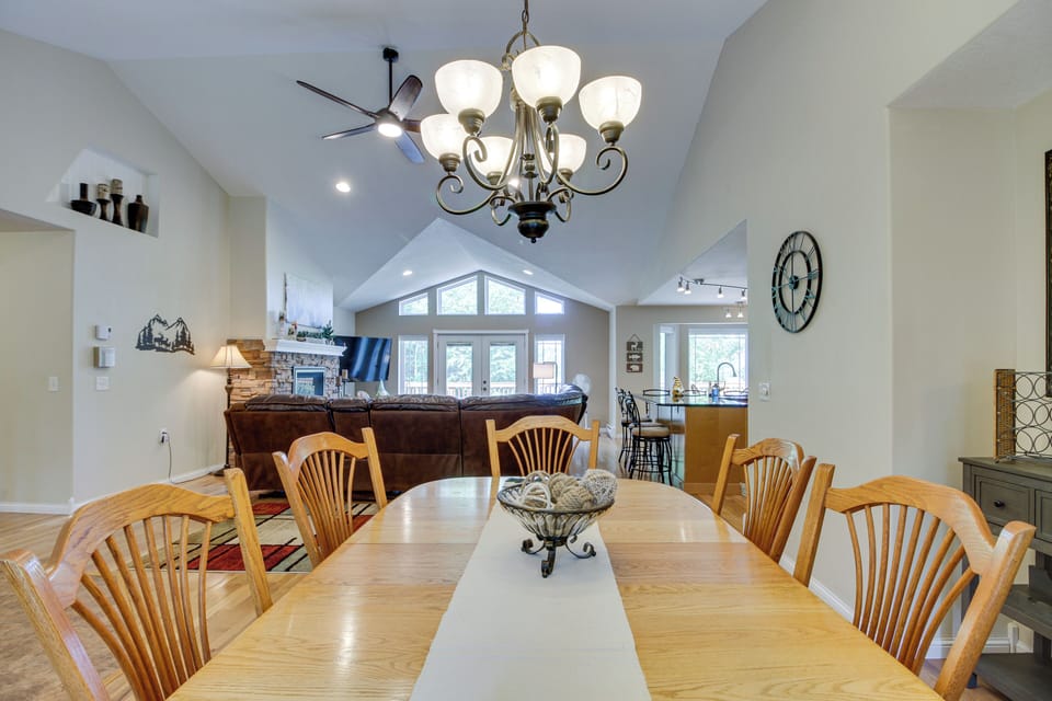 House (5 Bedrooms) | Interior