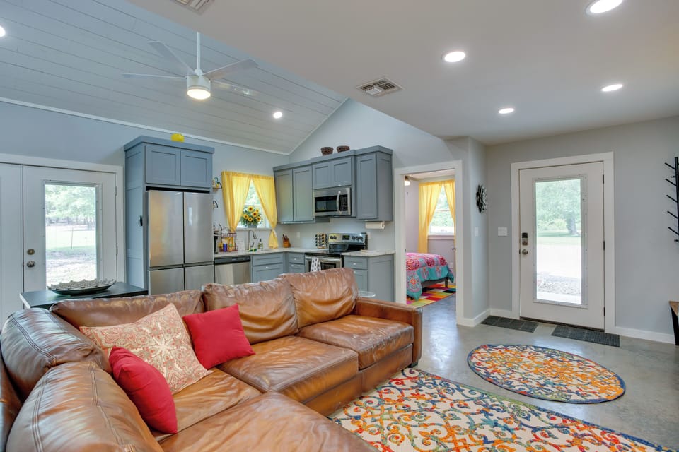House (2 Bedrooms) | Interior