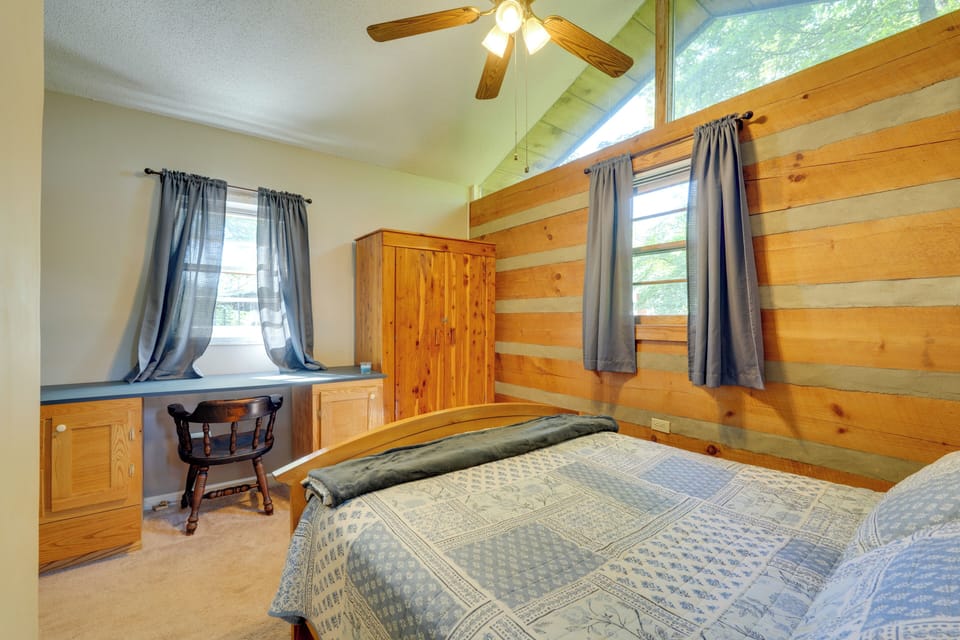 Spacious Yard + Fire Pit: Afton Family Cabin! Cottage in Cherokee Reservoir