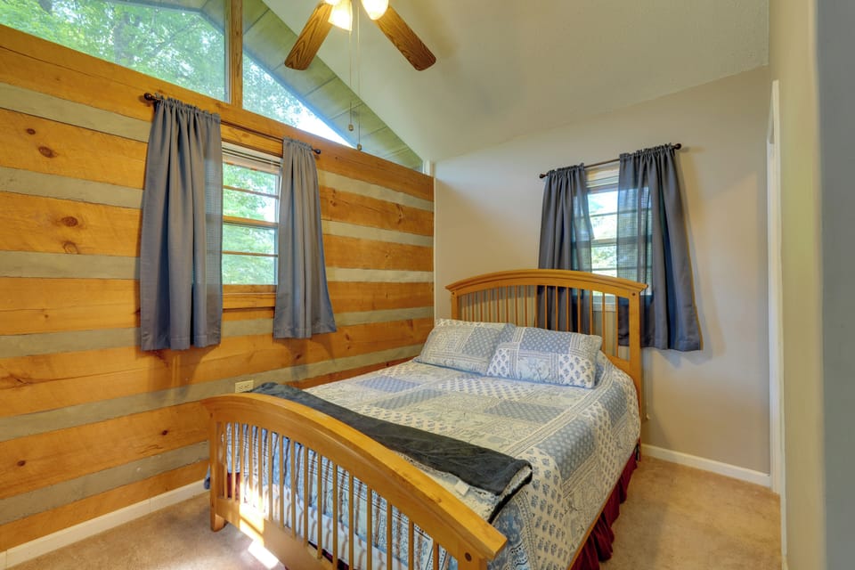 Spacious Yard + Fire Pit: Afton Family Cabin! Cottage in Cherokee Reservoir