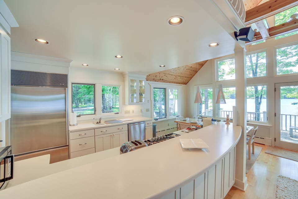 Lakefront Michigan Retreat w/ Private Dock Cottage in Michigan