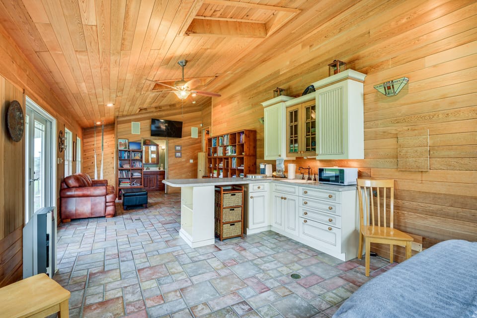 House (5 Bedrooms) | Interior