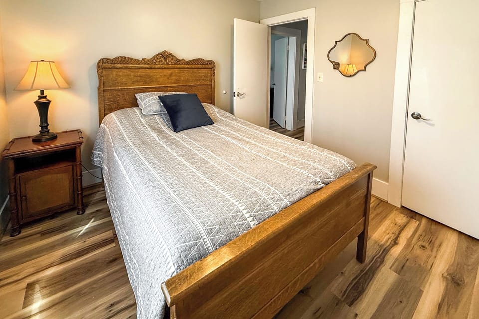 Peaceful Franklin Cottage ~ 1 Mi to Downtown! Cottage in Indiana